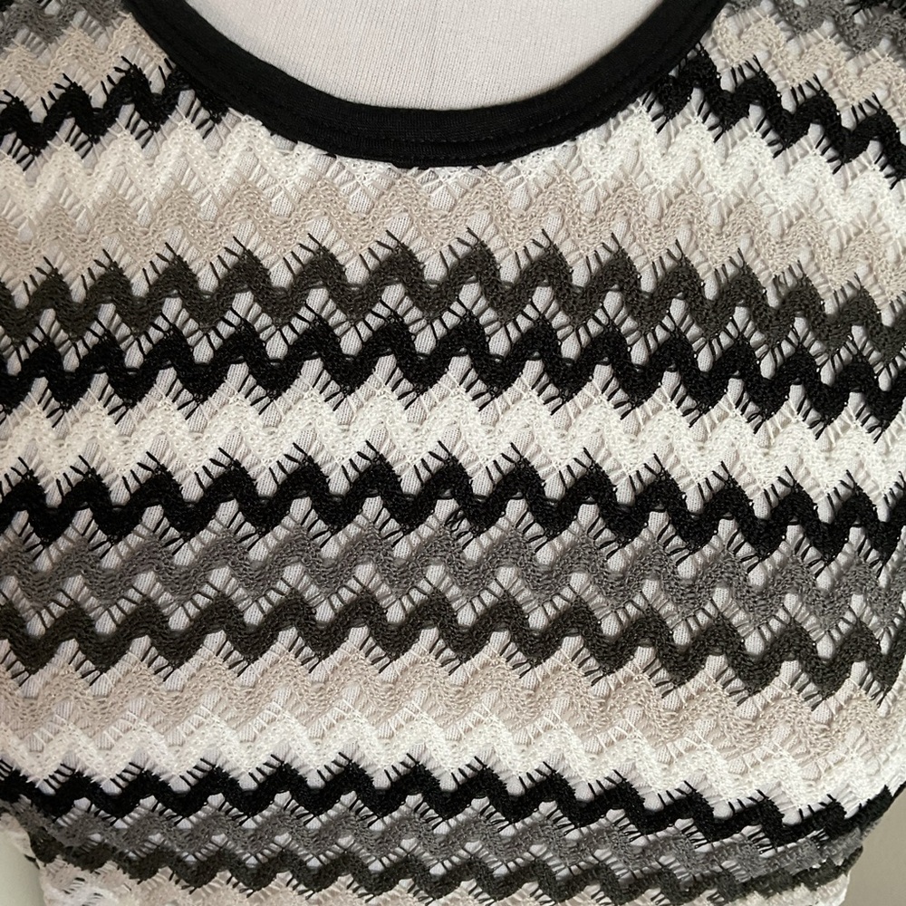 Miken Swim Black and White Zigzag Chevron Maxi Coverup Size XL See Thru - Picture 3 of 8
